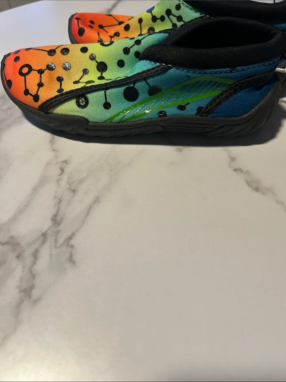 Kids Rainbow Gradient Slip-On Water Shoes with Molecular Print
